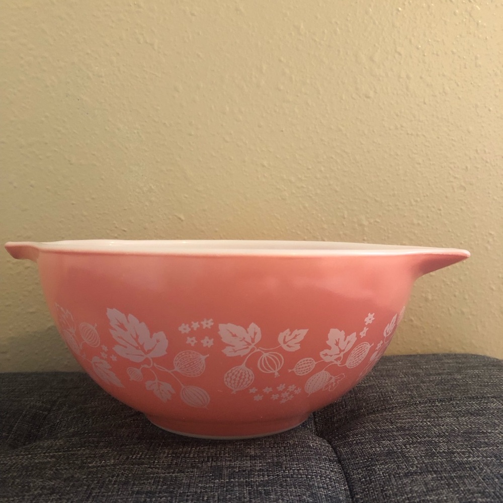 Pyrex Pink Gooseberry 1 1/2 quart 442 bowl
